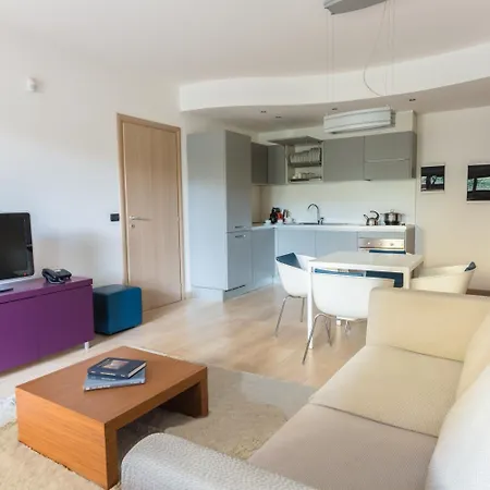Catania Hills Aparthotel 4*